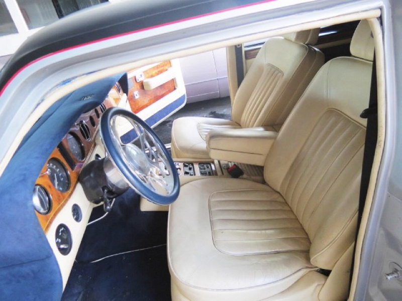Illustration for article titled For $66,500, This Custom 1991 Rolls Royce... Well, I Don't Know